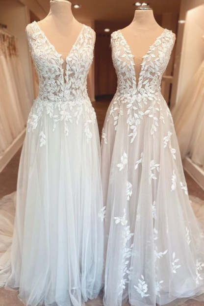 Chicloth Lace Appliques Wedding Dress Sleeveless Tulle Online