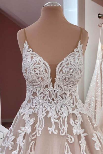 Chicloth Spaghetti-Straps V-Neck Wedding Dress Sleeveless With Lace Appliques