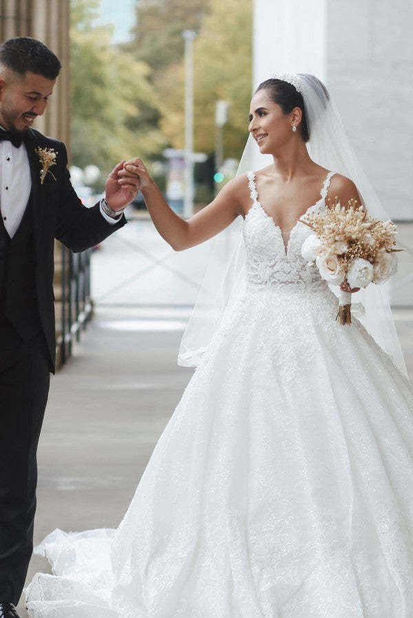 Chicloth Spaghetti-Straps V-Neck Wedding Dress Lace Ball Gown