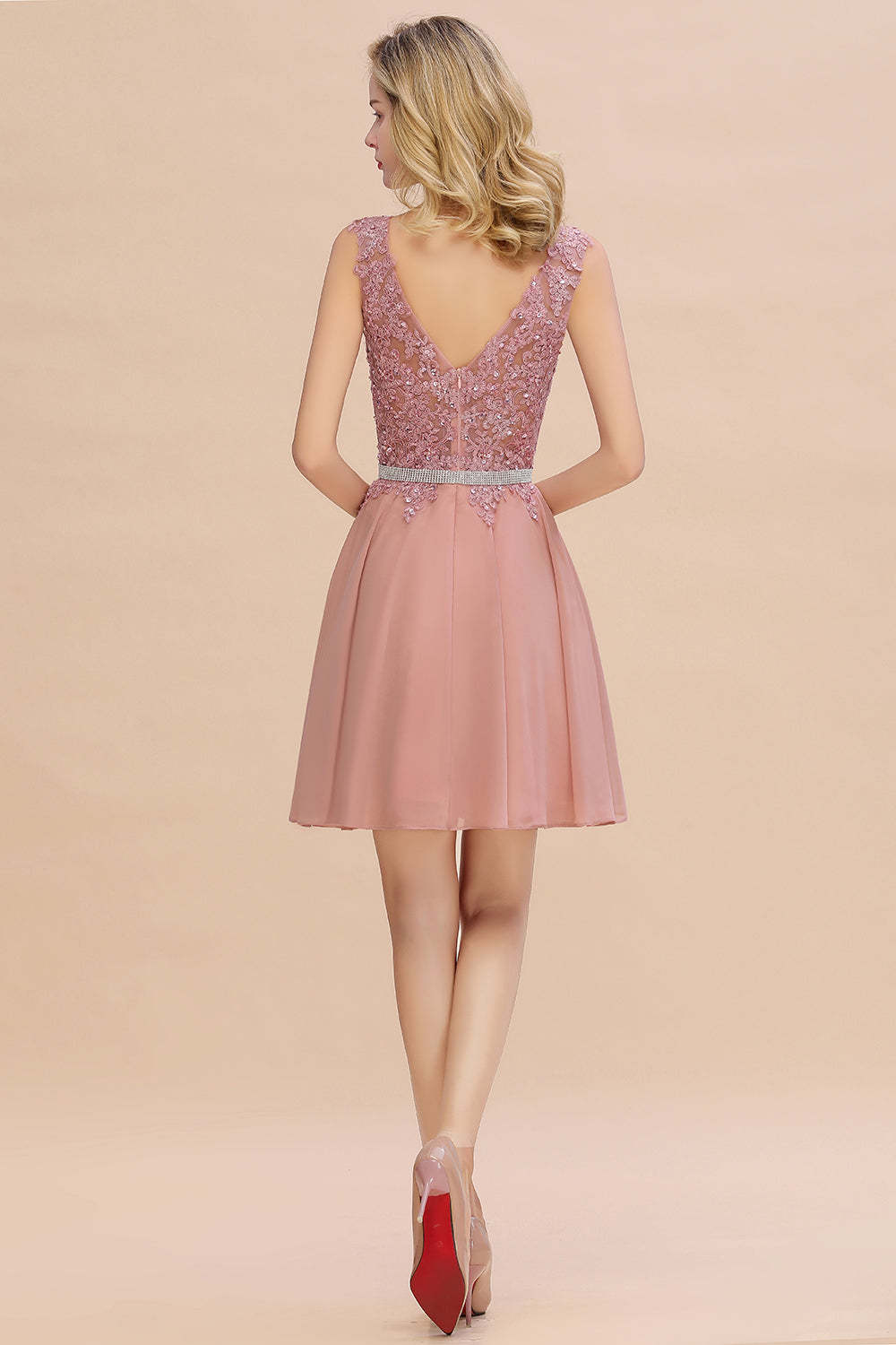 Chicloth Lovely Sleeveless Short Prom Dress Mini Homecoming Dress With Appliques