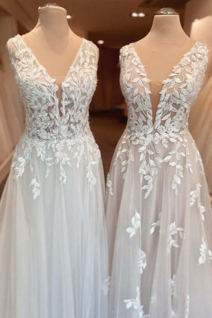 Chicloth Lace Appliques Wedding Dress Sleeveless Tulle Online