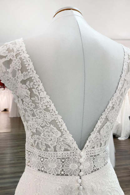 Chicloth Simple Ivory Tulle Lace A-Line Wedding Dresses