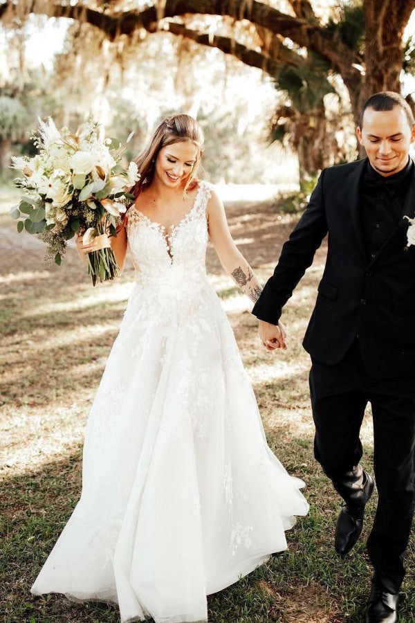 Chicloth Sleeveless Princess Wedding Dress V-Neck With Lace Appliques