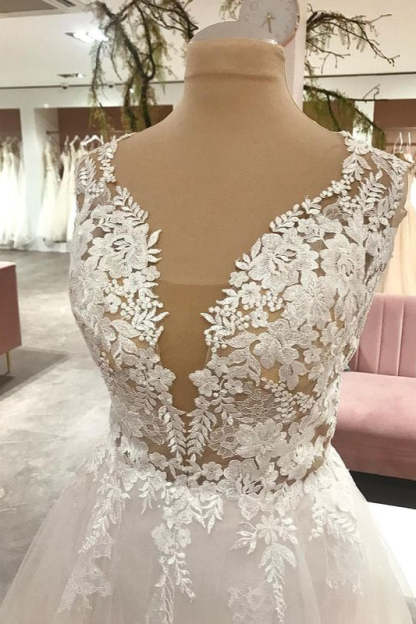 Chicloth Lace Wedding Dress Tulle Sleeveless Bridal Gowns