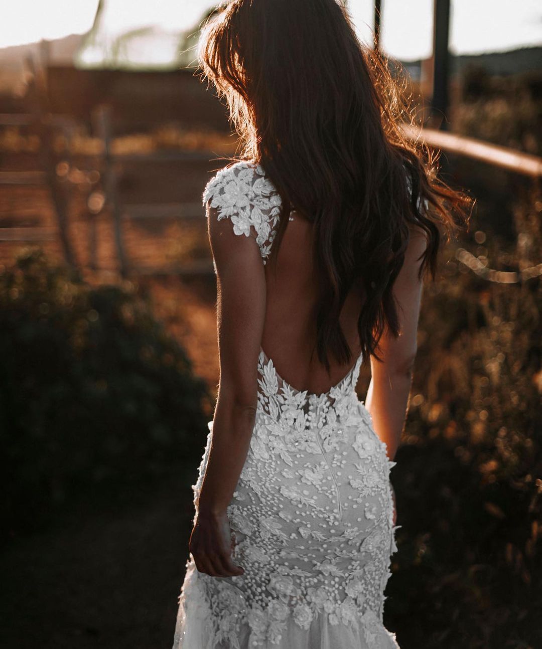 Chicloth V-Neck Cap Sleeves Wedding Dress Mermaid With Appliques
