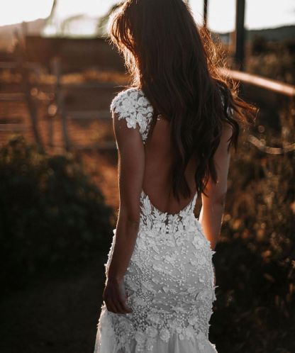 Chicloth V-Neck Cap Sleeves Wedding Dress Mermaid With Appliques