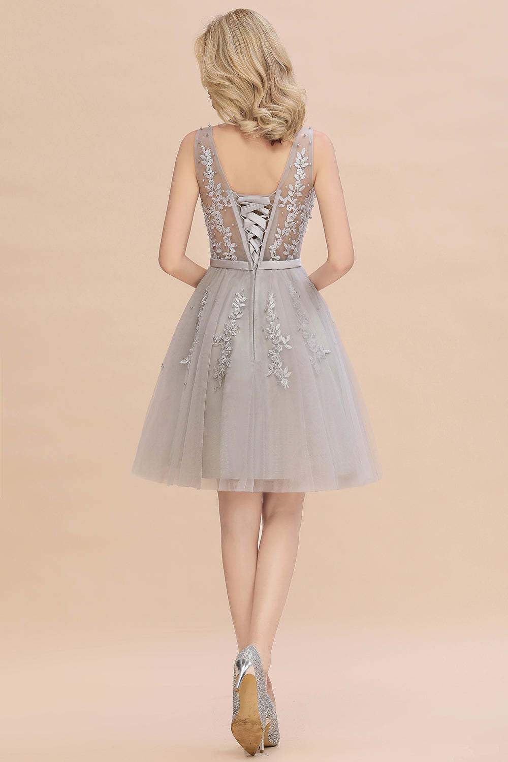 Chicloth Elegant V-Neck Sleeveless Short Prom Dress Mini Homecoming Dress With Lace Appliques