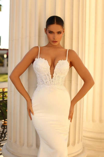 Chicloth Spaghetti-Straps Lace Wedding Dress Mermaid Sleeveless Online