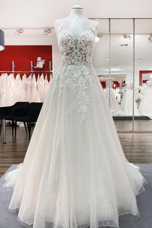 Chicloth Breath-taking Detailed Appliques Ruffles Tulle Ivory Lace Wedding Dresses Long