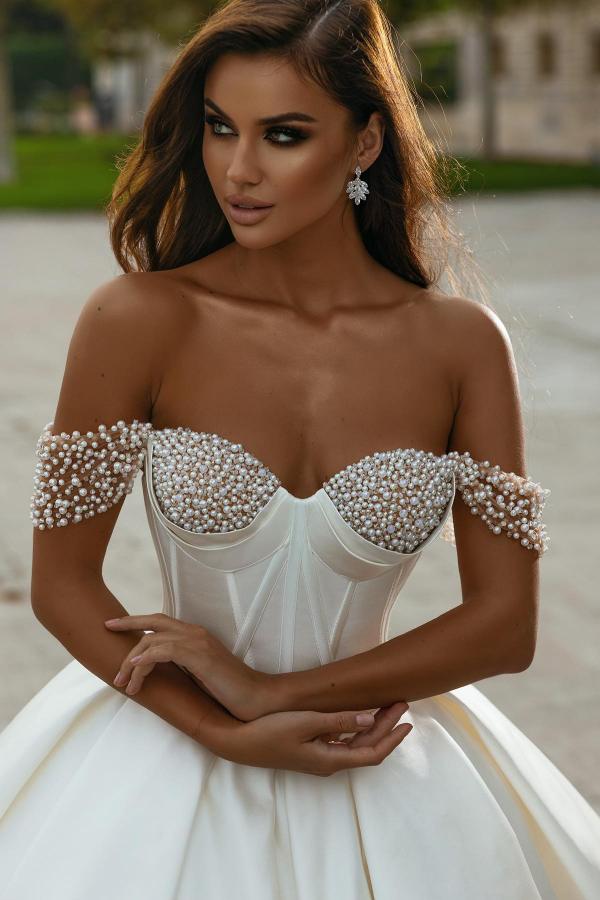 Chicloth Off-the-Shoulder Princess Wedding Dress With Crystals