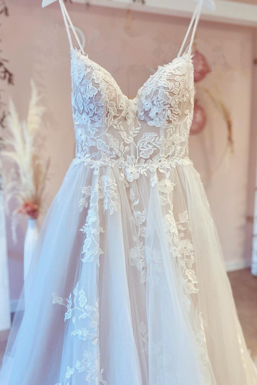 Chicloth V-Neck Sleeveless Lace Wedding Dress Online