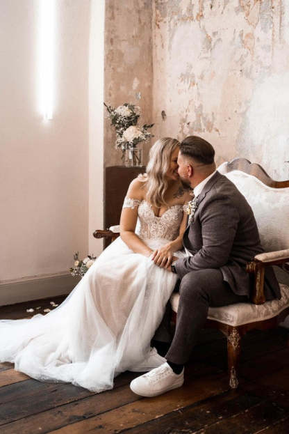 Chicloth Off-the-Shoulder Wedding Dress Tulle Lace Long