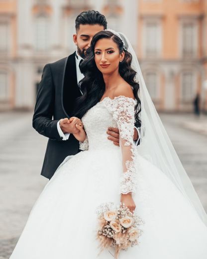 Chicloth Long Sleeves Ball Gown Wedding Dress Off-the-Shoulder With Appliques