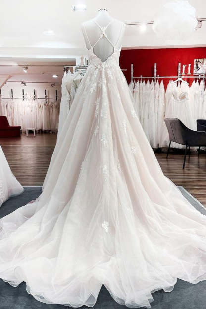 Chicloth Spaghetti Straps Tulle V Neck Ivory Ruffles Wedding Dresses With Lace