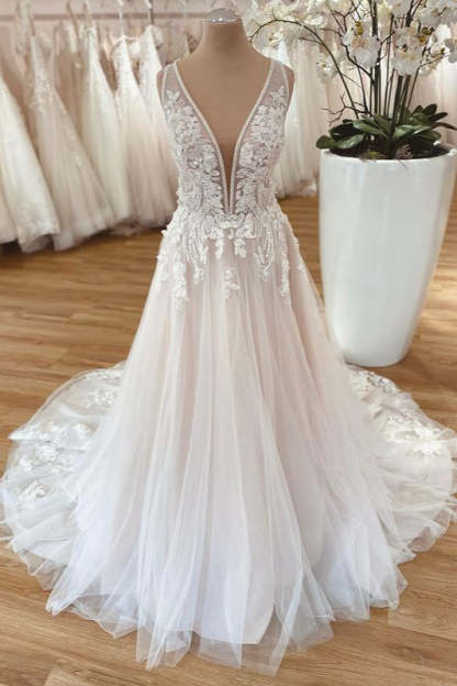 Chicloth V-Neck Sleeveless Tulle Wedding Dress Long With Appliques