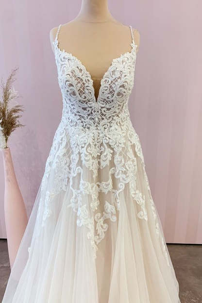 Chicloth Spaghetti-Straps Lace Wedding Dress Tulle A-Line Bridal Gowns