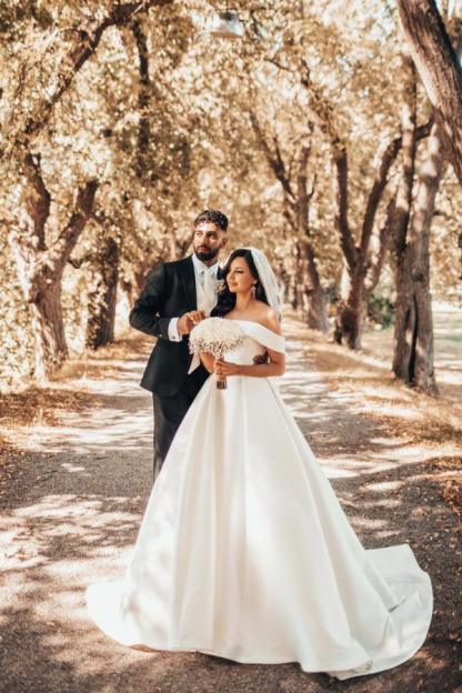 Gorgeous Off the shoulder white ball gown princess wedding dress