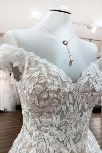 Chicloth Graceful Off The Shoulder Tulle Lace Ruffles A-Line Wedding Dresses