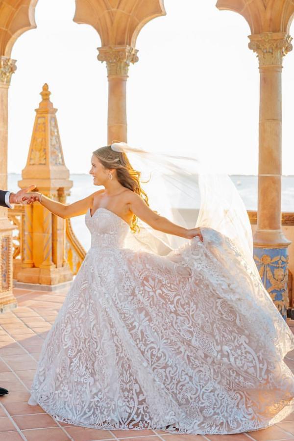 Chicloth Sweetheart Lace Wedding Dress Princess Sleeveless