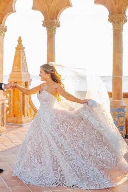 Chicloth Sweetheart Lace Wedding Dress Princess Sleeveless
