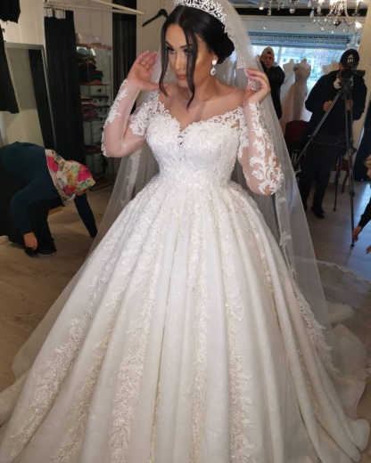 Chicloth Long Sleeves Lace Plus Size Wedding Dress On Sale