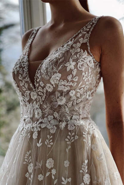 Chicloth Beautiful V-Neck Wedding Dress Lace Sleeveless Online