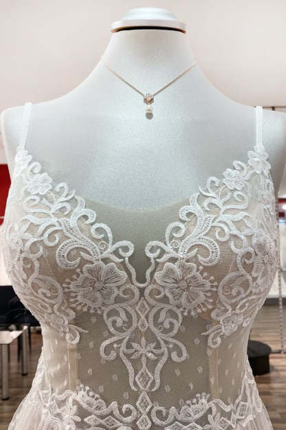 Chicloth Women Sleeveless Tulle Lace Backless A-Line Wedding Dresses