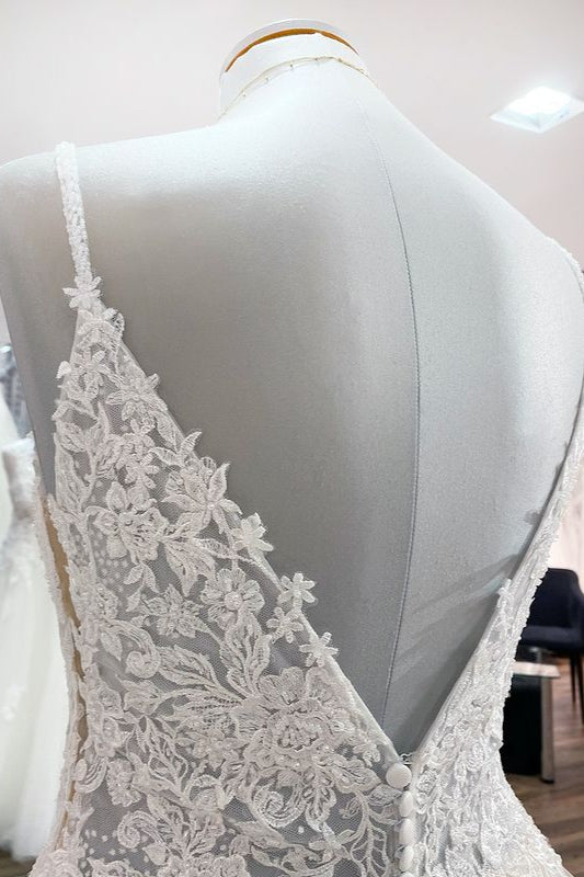 Chicloth Spaghetti Straps Tulle Lace Appliques A-Line Wedding Dresses