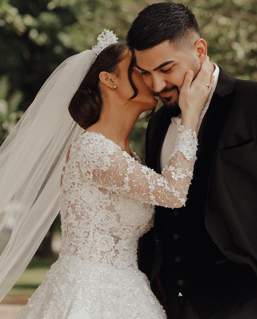 Chicloth Ball Gown Wedding Dress Long Sleeves With Lace Appliques