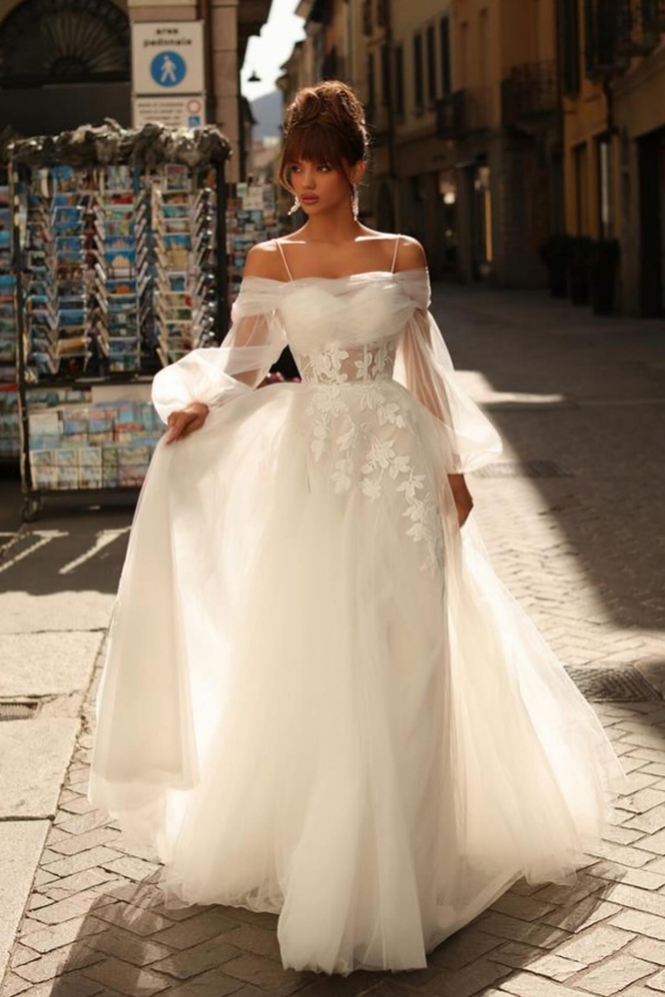 Beautiful wedding dress cream vintage | Wedding dresses A line lace