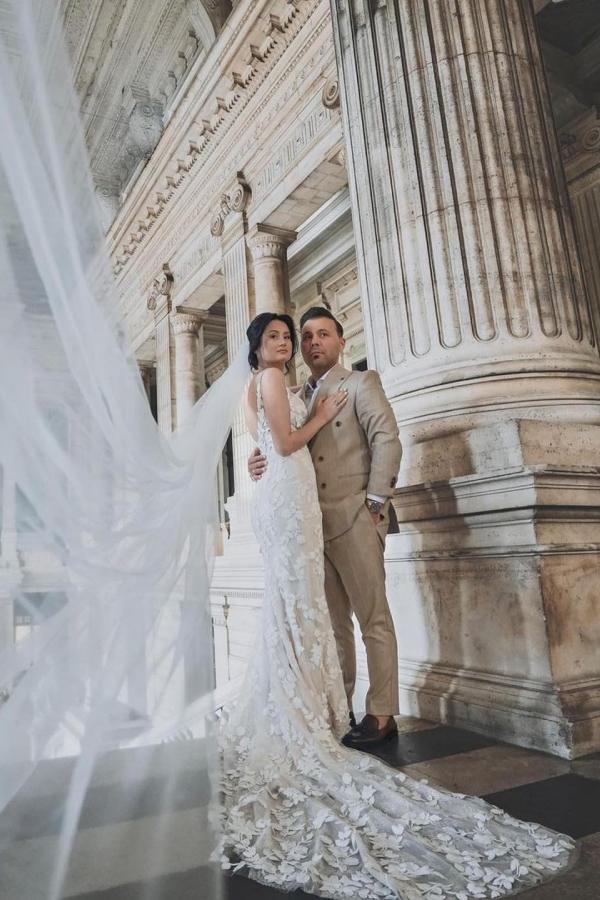 Elegant V-Neck Spaghetti Straps Sleeveless Mermaid Lace Wedding Dresses