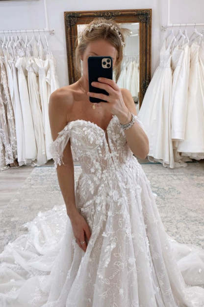 Chicloth A-Line Princess Wedding Dress Off-the-Shoulder With Lace Appliques