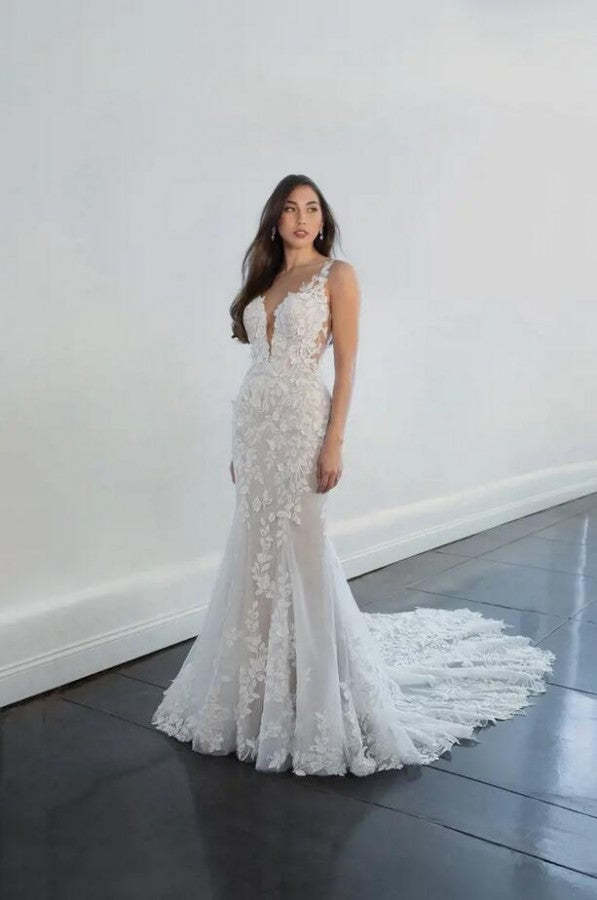 Chicloth Lace Wedding Dress Sleeveless Mermaid Long V-Neck