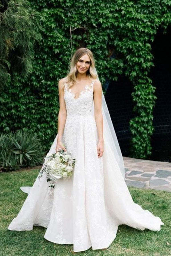 Chicloth Sleeveless Long Wedding Dress With Lace Appliques