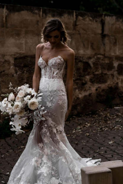 Chicloth Sweetheart Mermaid Wedding Dress With Lace Appliques