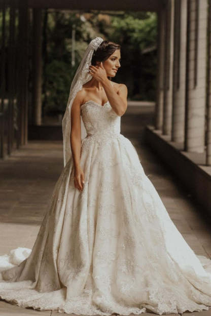 Chicloth Sweetheart Lace Wedding Dress Princess With Appliques