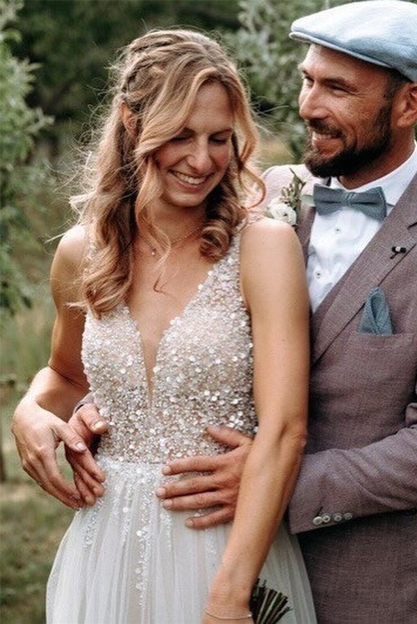 Chicloth V-Neck Sleeveless Wedding Dress Tulle Slit With Lace Appliques