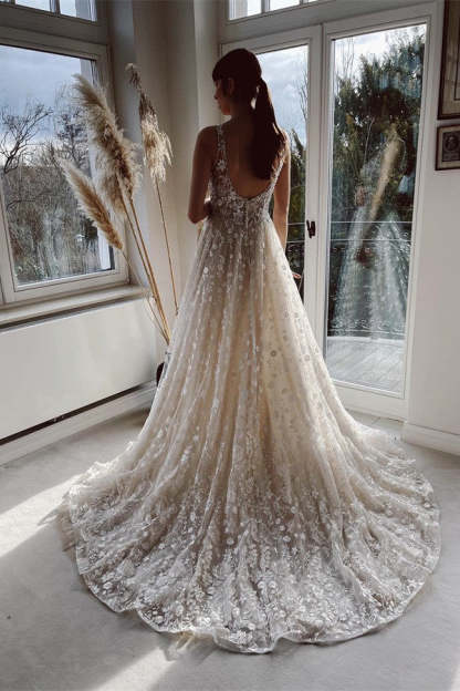 Chicloth Beautiful V-Neck Wedding Dress Lace Sleeveless Online