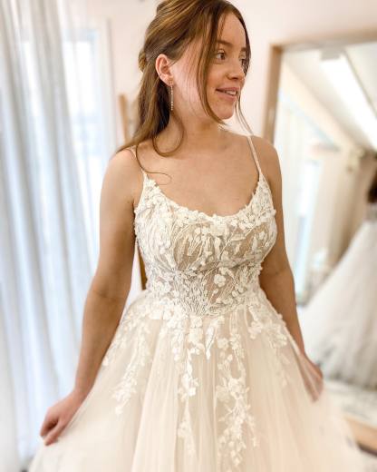Chicloth Spaghetti-Straps Lace Wedding Dress Sleeveless Tulle
