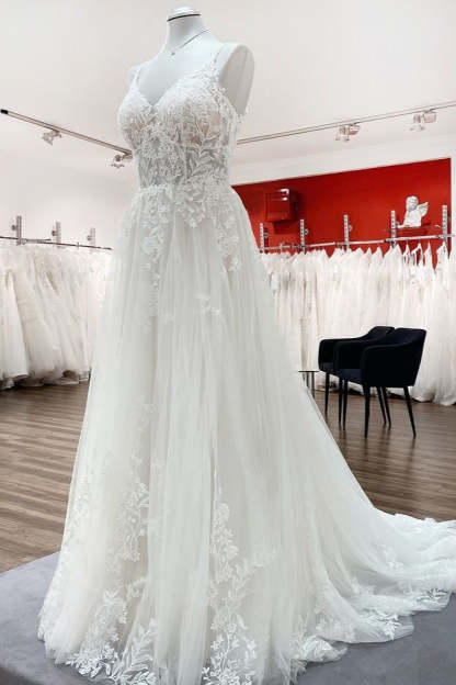Chicloth Spaghetti Straps V Neck Tulle Ivory Lace A-Line Wedding Dresses