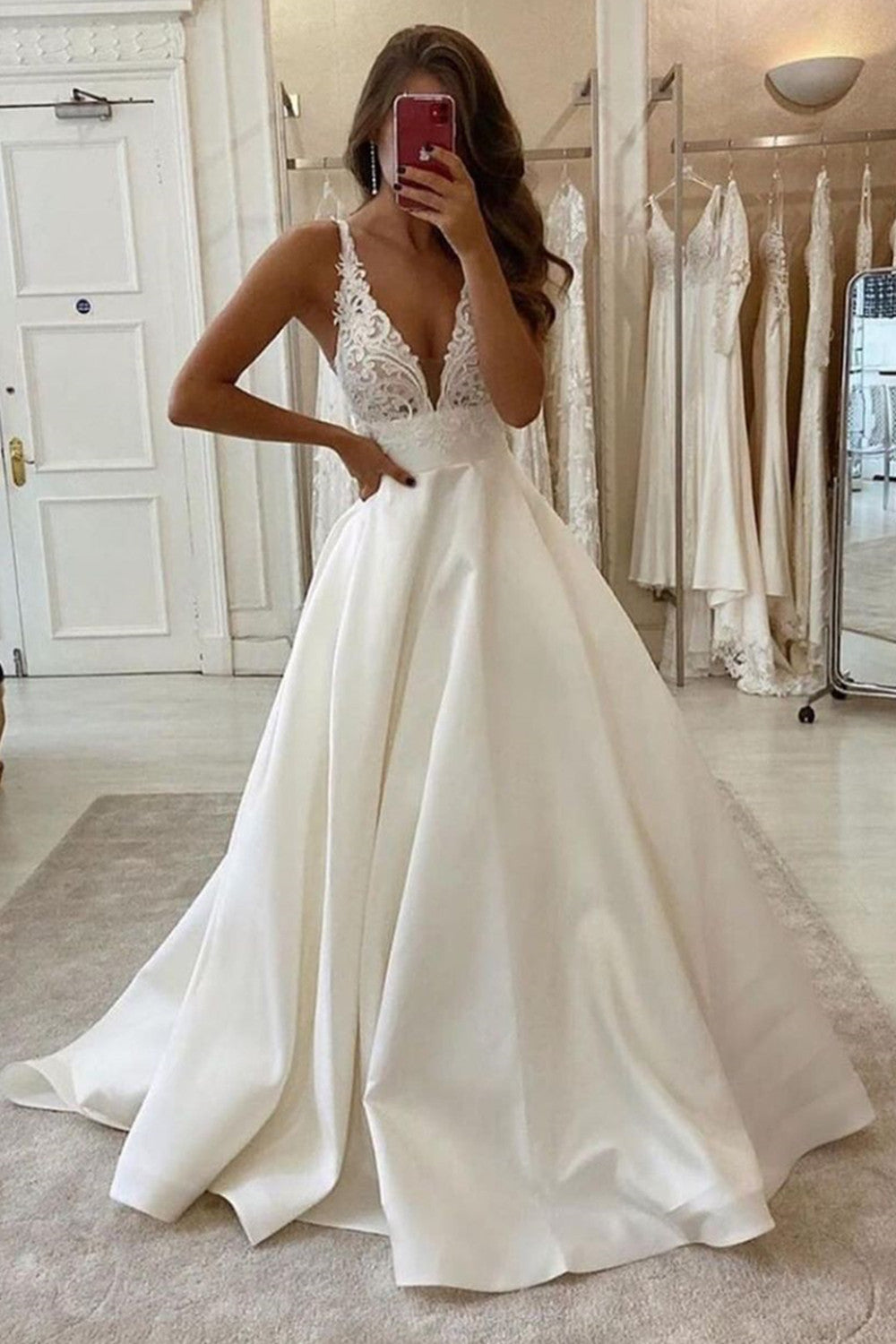 Chicloth V-Neck Sleeveless Wedding Dress Ivory Lace Bridal Gowns