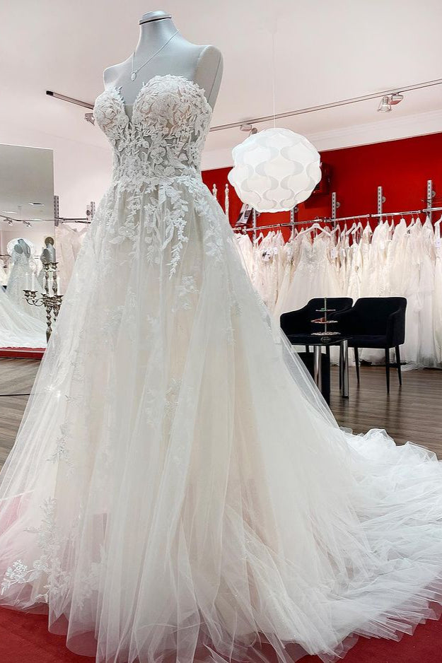 Chicloth Strapless Ruffles Tulle Lace Ivory A-Line Wedding Dresses