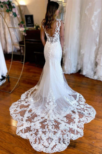 Chicloth V-Neck White Wedding Dress Mermaid With Lace Appliques
