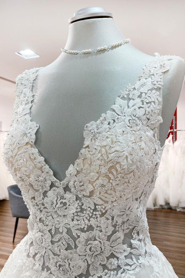 Chicloth Eye-taking V Neck Tulle Lace White Ruffles Wedding Dresses Long