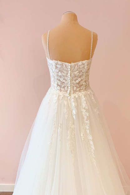 Chicloth Spaghetti-Straps V-Neck Tulle Wedding Dress With Lace Appliques