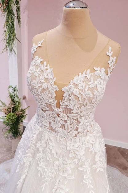 Chicloth Gorgeous Sleeveless Tulle Wedding Dress With Lace Appliques