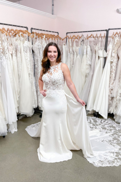Bateau Sleeveless Mermaid Appliqué Lace Wedding Dress with Detachable Train