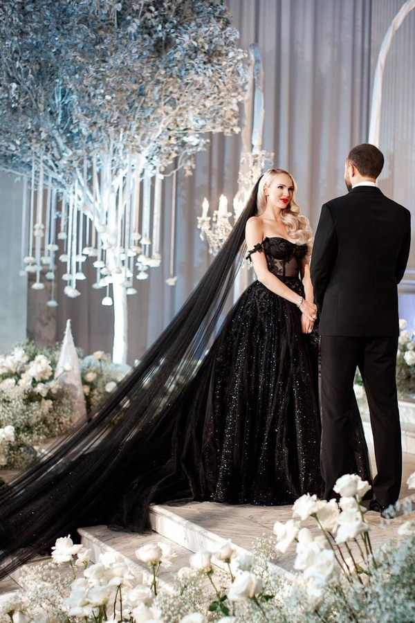 Black Off Shoulder Sleeveless A Line Wedding Dresses Glitter