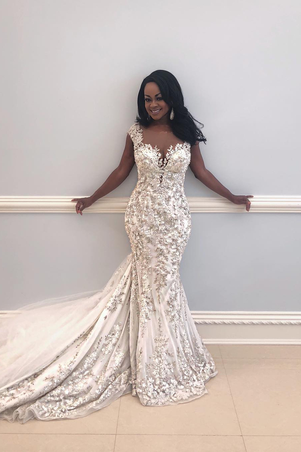 Charming Cap Sleeve Mermaid Wedding Gown with Lace Appliques