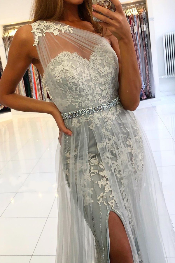 Charming Sleeveless Lace Mermaid Evening Dress with Side Split Tulle Train
